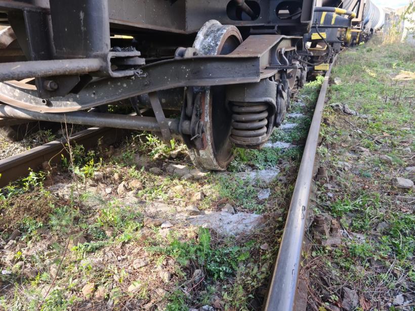 Accident feroviar în Drobeta Turnu Severin: Patru vagoane ale unui tren au deraiat