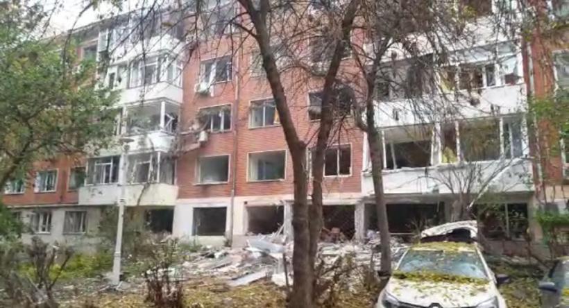 UPDATE. Explozie puternică în Galați. Zeci de apartamente afectate. Cel puțin o persoană a fost grav rănită, iar aproximativ 40 de oameni s-au autoevacuat