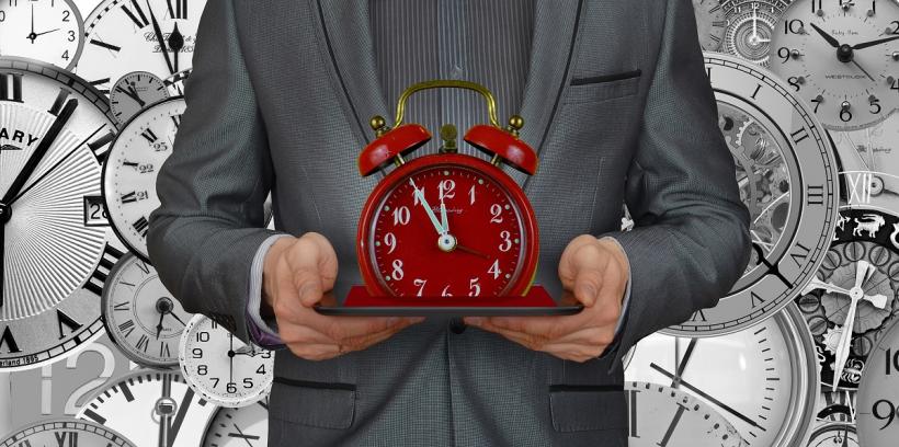 Trei din 10 români muncesc stresați de cronometru