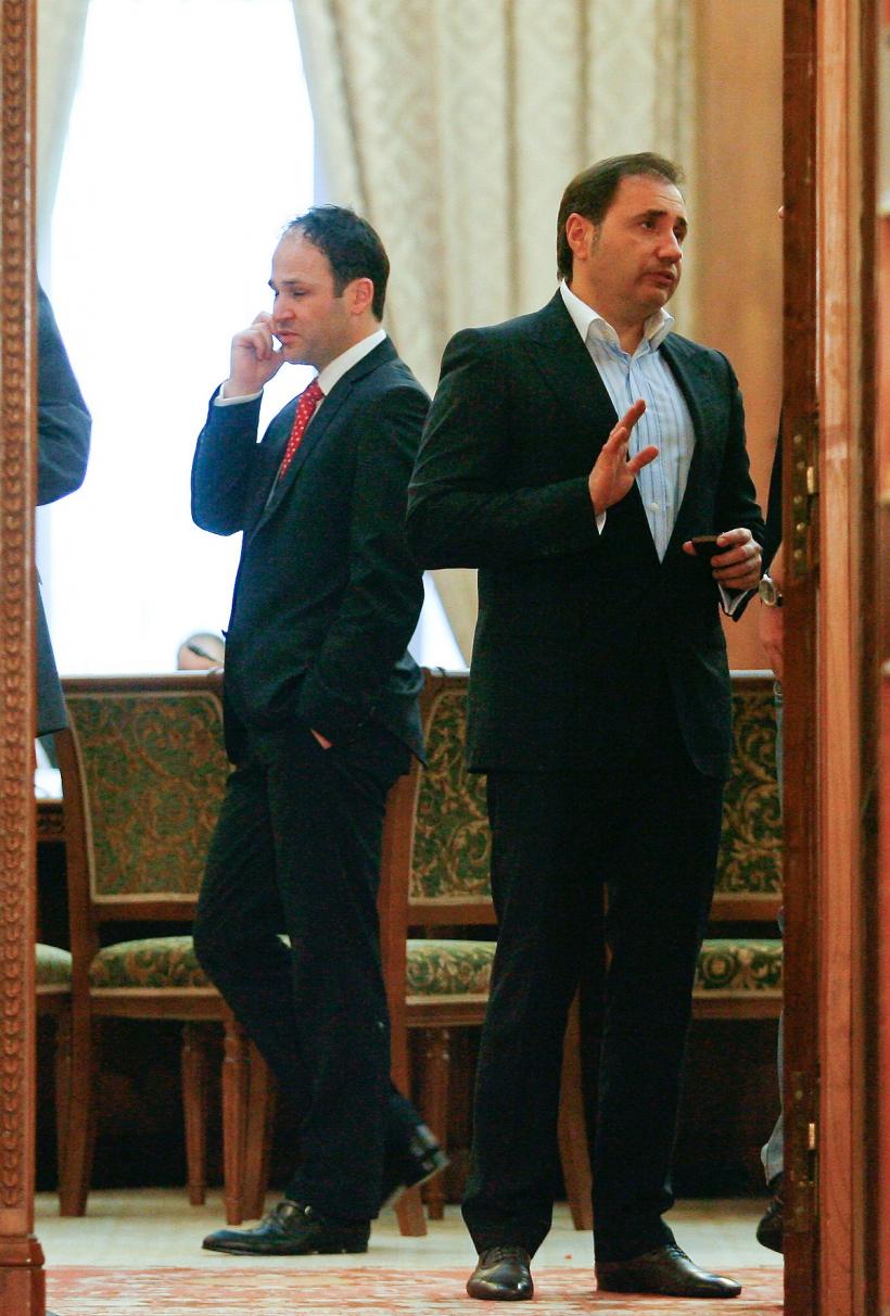 Cristian Rizea, devenit Mihai, este vedetă într-o „gâlșeavă”-monstru la Chișinău. Povestea deputatului care a fugit de Kovesi și a dat de Dodon 18727239