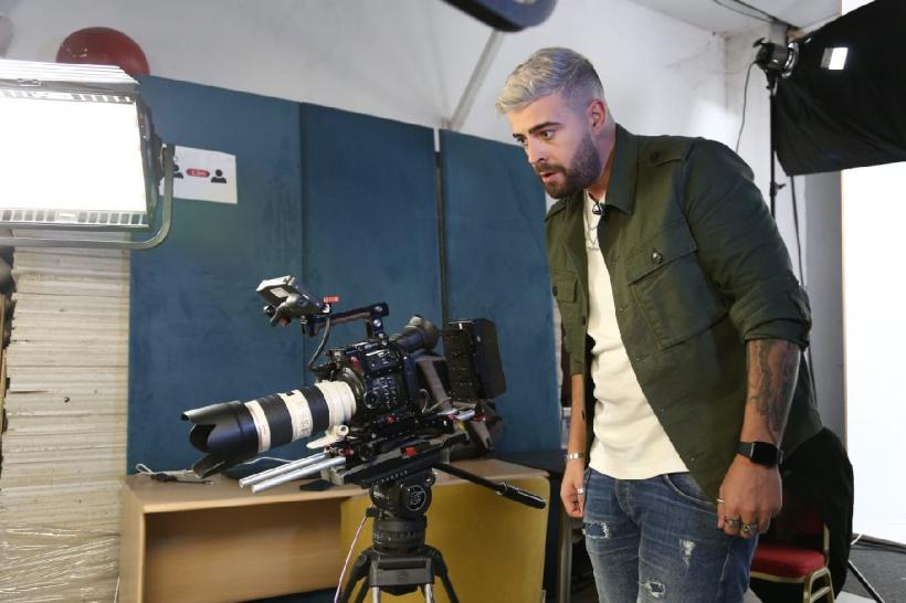 Speak va fi coprezentatorul Ginei Pistol în sezonul 9 Chefi la cuțite 18727327