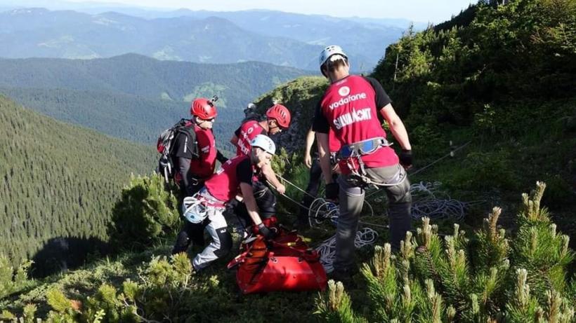 O persoană a murit și alta este grav rănită după un accident în munții Făgăraș, în zona Valea Sâmbetei