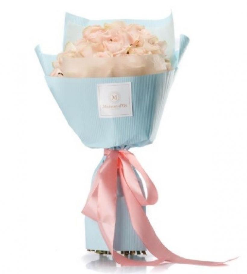 Dăruiește celor dragi cele mai frumoase flori în cutii sau buchete de flori de Sfântul Andrei! 18729849