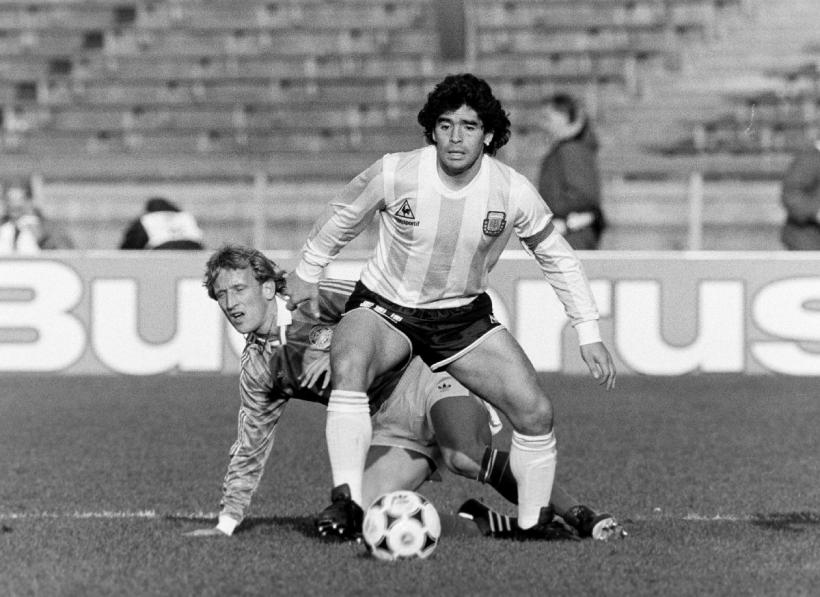 În 1992, regretatul actor Florian Pittiș vedea în marele „El Pibe D’Oro” spirit de giuleștean: „Maradona este rapidist!”