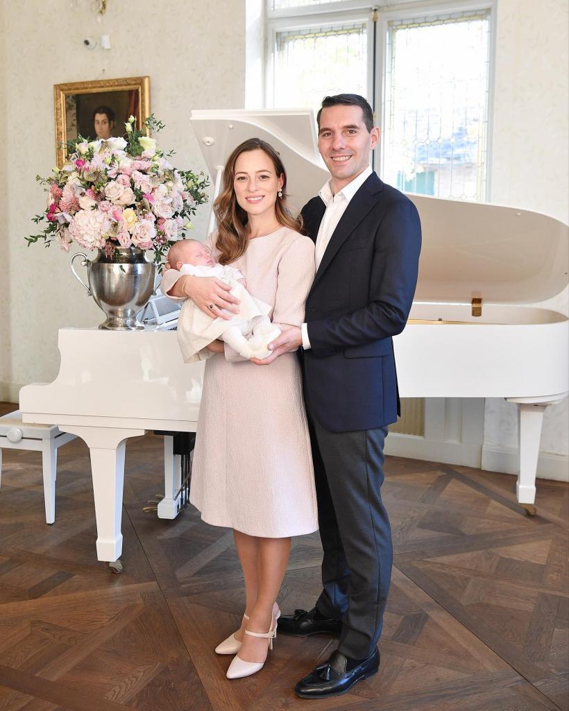 Principele Nicolae al României a publicat miercuri primele fotografii cu fiica lui, Maria-Alexandra