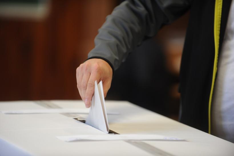 Incident în Brăila: Un alegător a primit un buletin de vot pe care era aplicată ștampila „Anulat”