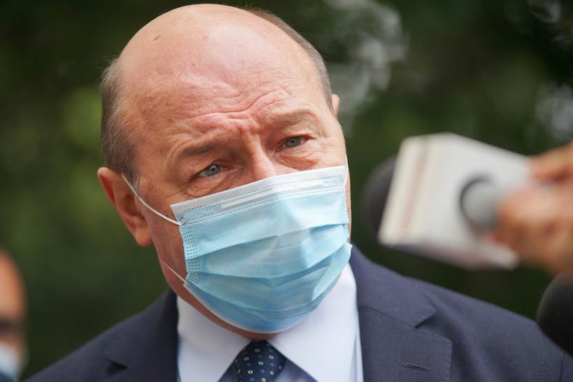 Băsescu sugerează că PMP a trecut pragul electoral