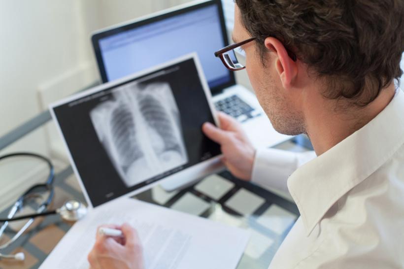 4 din 10 pacienți cu COVID rămân cu sechele pulmonare