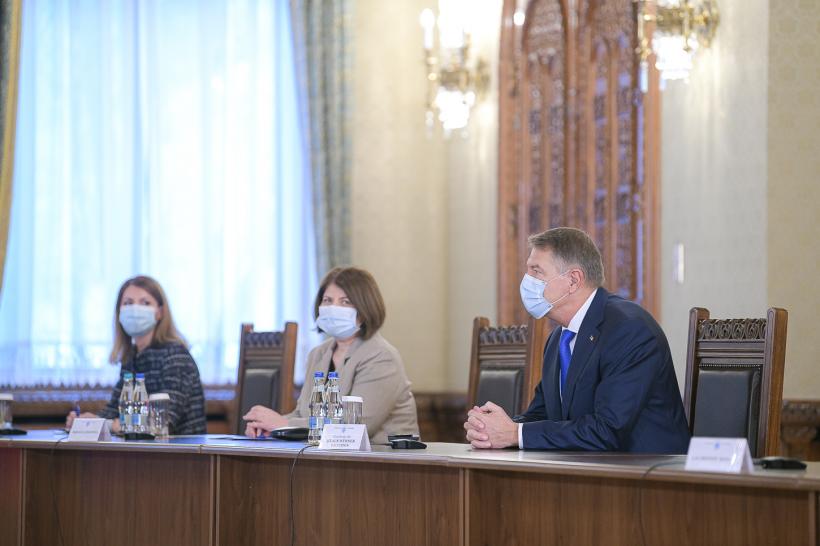 Președintele Klaus Iohannis reia, marți, consultările cu partidele politice