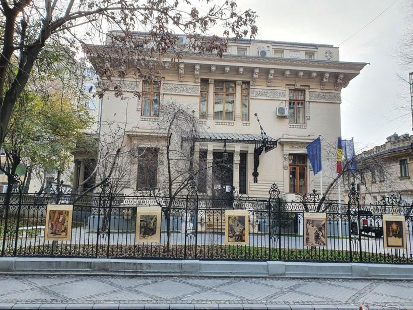 Expoziția „Sărbători de iarnă în colecţiile Bibliotecii Metropolitane București”