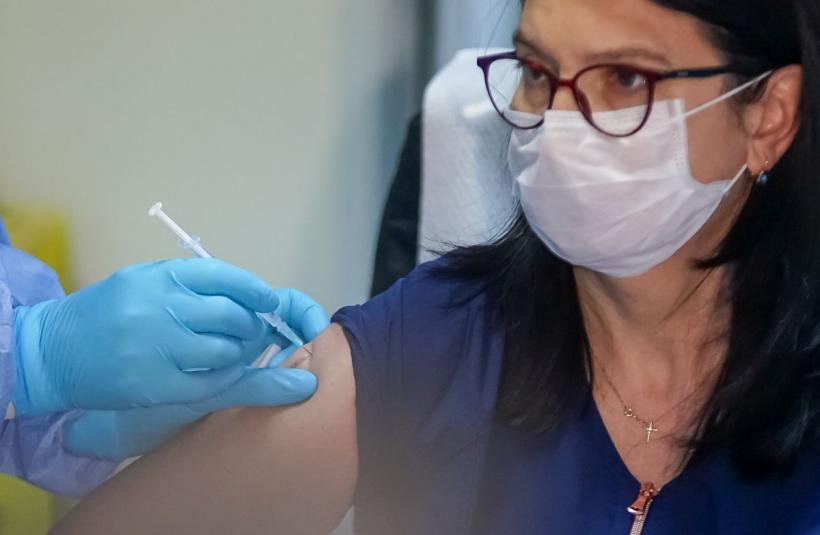 Oana Gheorghiu​​​​​​​: O struțo-cămilă gestionează vaccinarea în România