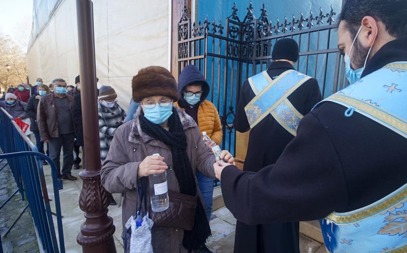 GALERIE FOTO: Sute de credincioși au participat la slujba de Bobotează de la Patriarhie