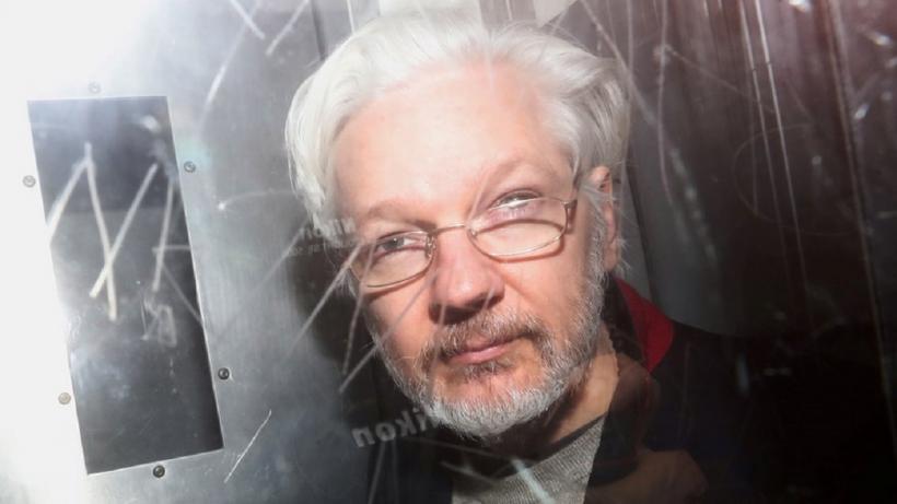 Assange nu scapă pe cauţiune