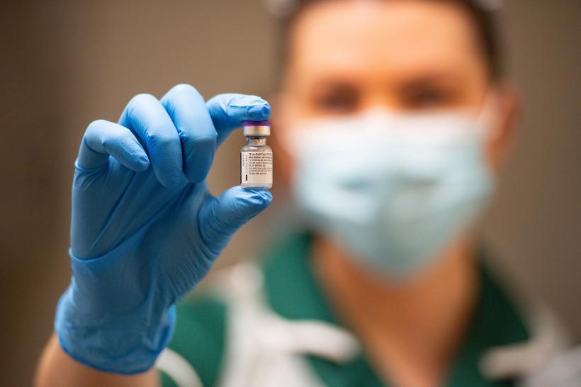 Prima tranșă de vaccin Moderna va ajunge miercuri în România