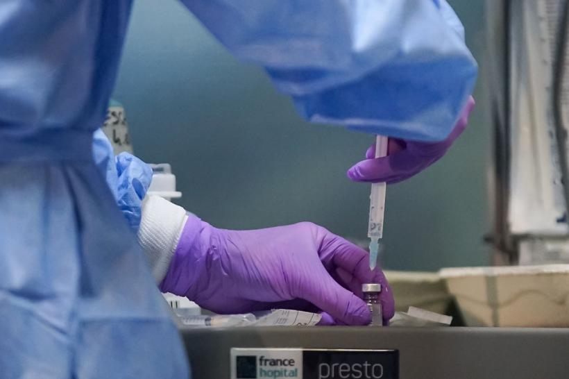 Miniștrii se vaccinează împotriva COVID-19 miercuri la Spitalul Universitar de Urgență Militar