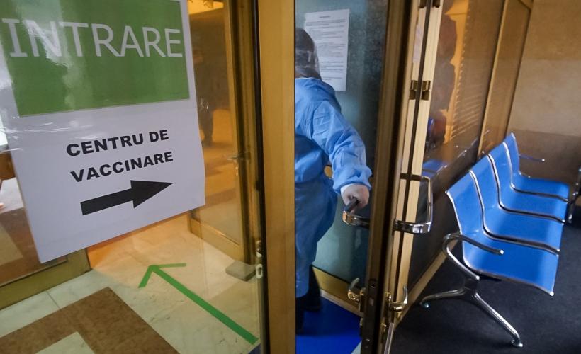 Unul din trei români vrea vaccin anti-COVID