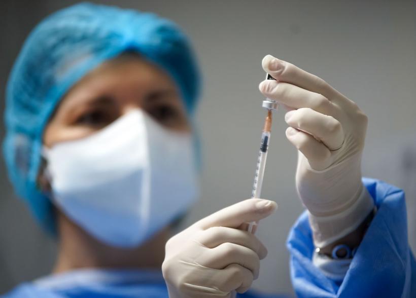 Peste 900.000 de români s-au programat pentru vaccinarea anti-COVID-19