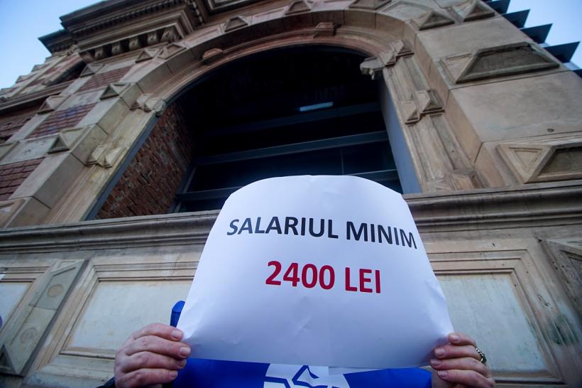 VIDEO: Protest la Ministerul Finanțelor. Oamenii cer SALARII și PENSII decente