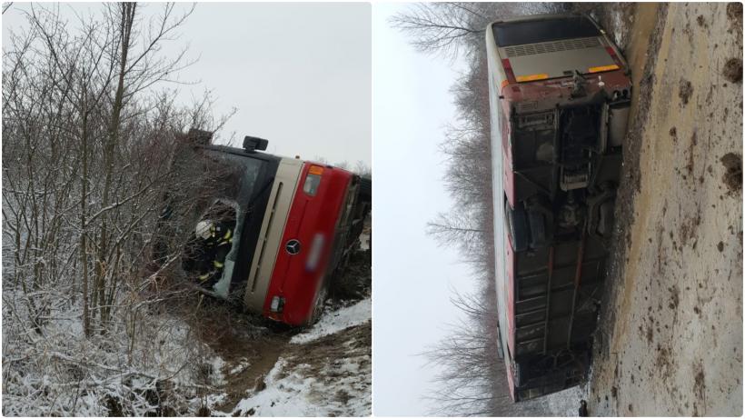 Autoritățile din Caraș Severin sunt în alertă. Un autocar cu 16 persoane s-a răsturnat