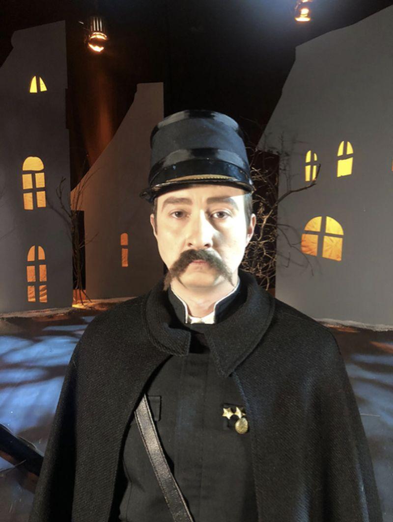 Premieră cu MANTAUA, după N.V. Gogol, în regia lui Alexandru Lustig 18737874