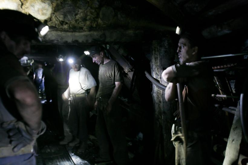 Peste 100 de mineri din Valea Jiului s-au blocat în subteran în semn de protest ca nu și-au primit salariile