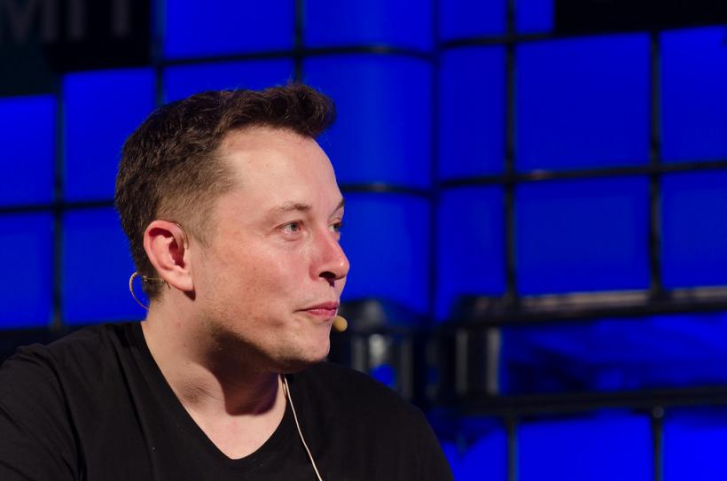 Elon Musk recunoaşte că preţurile bitcoin şi ethereum sunt „ridicate”