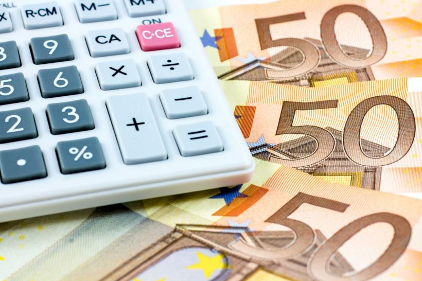 Românii plătesc unele dintre cele mai mari dobânzi la credite din UE