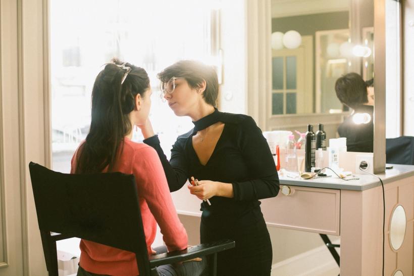 Cum poți deveni make-up artist: sfaturi pentru primii pași și o viziune productivă