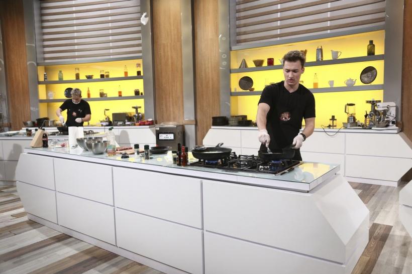 Chefi la cuțite – lider de audiență. Comedianţii Ionuţ Rusu şi Andrei Ciobanu, dar şi fraţii vloggeri Munteanu, printre invitaţii speciali de astăzi 18740568