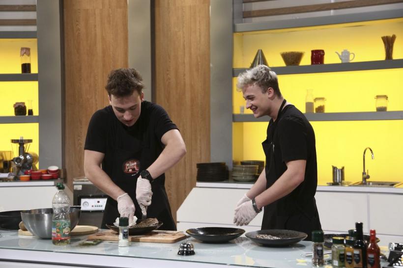 Chefi la cuțite – lider de audiență. Comedianţii Ionuţ Rusu şi Andrei Ciobanu, dar şi fraţii vloggeri Munteanu, printre invitaţii speciali de astăzi 18740570