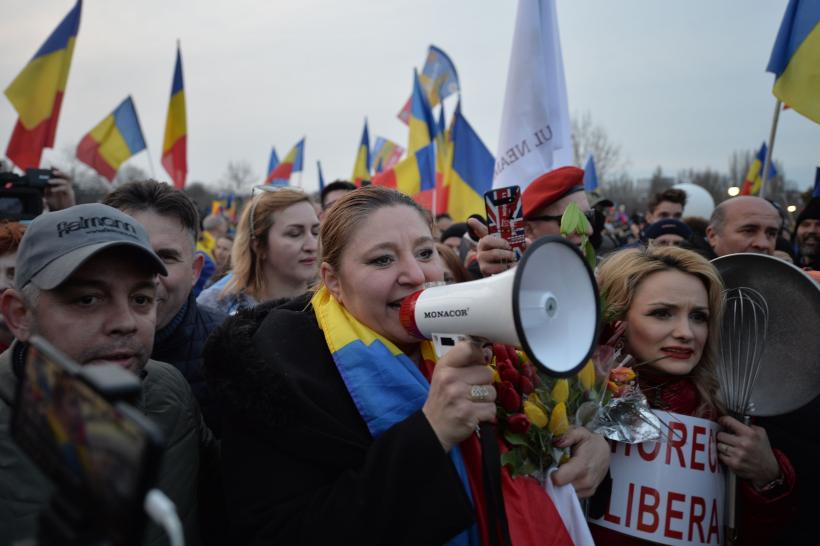Diana Șoșoacă a fost amendată pentru protestul de sâmbătă. Florin Cîțu: Nimeni nu este mai presus de lege