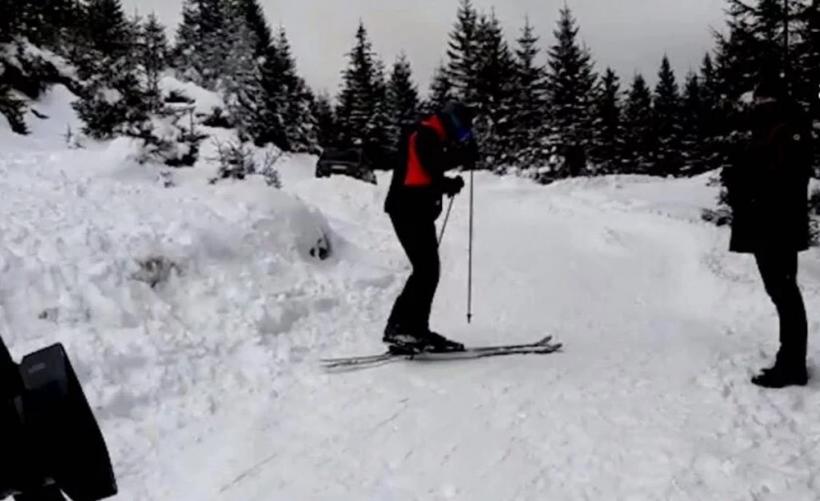 În plină pandemie, Klaus Iohannis DĂ SFATURI pentru cei care merg la schi