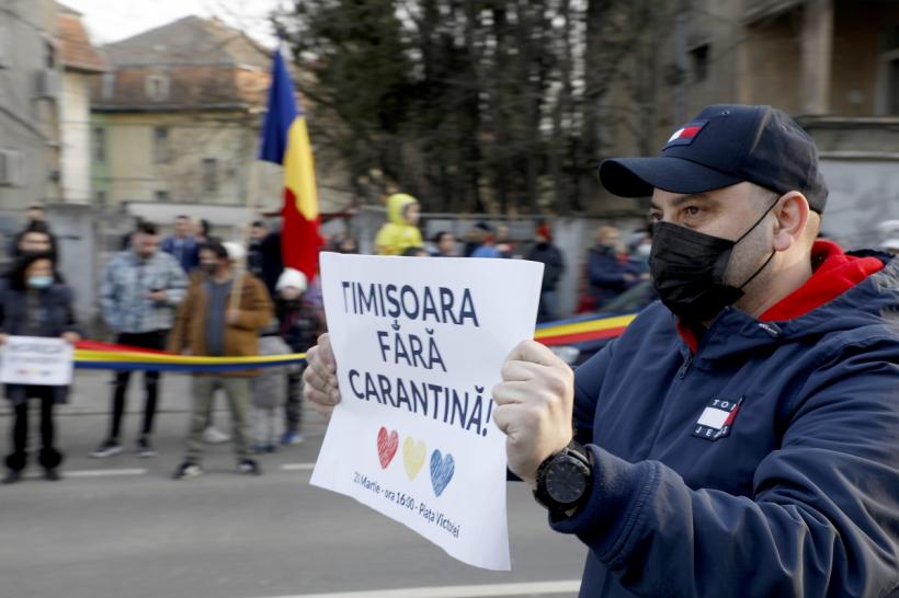 VIDEO: Românii, tot mai nemulţumiţi de restricţii, ies în stradă 