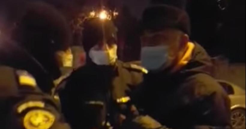 Galați: Protestatarii au aruncat cu pietre și petarde spre jandarmi