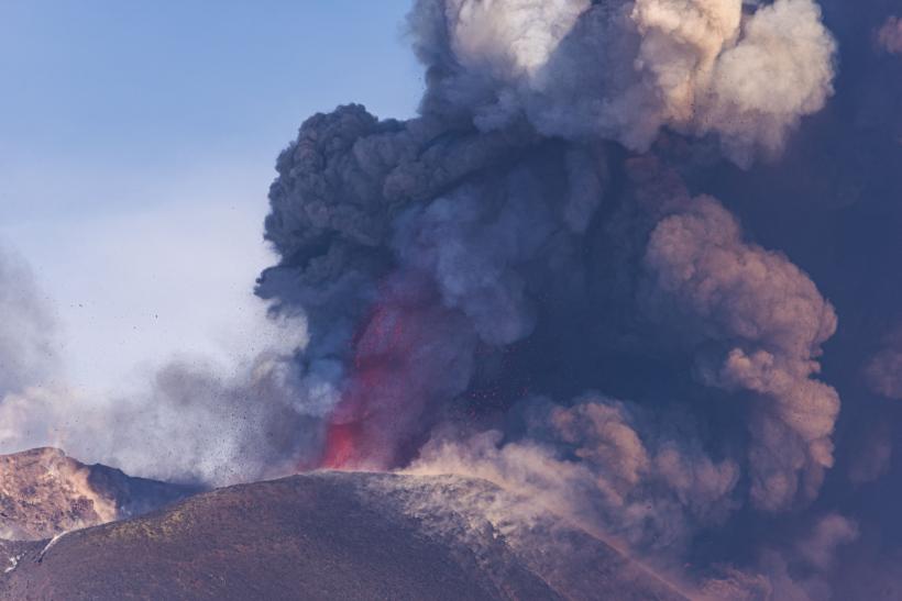 O nouă erupție a vulcanului Etna. Spațiul aerian din jurul vulcanului, închis temporar