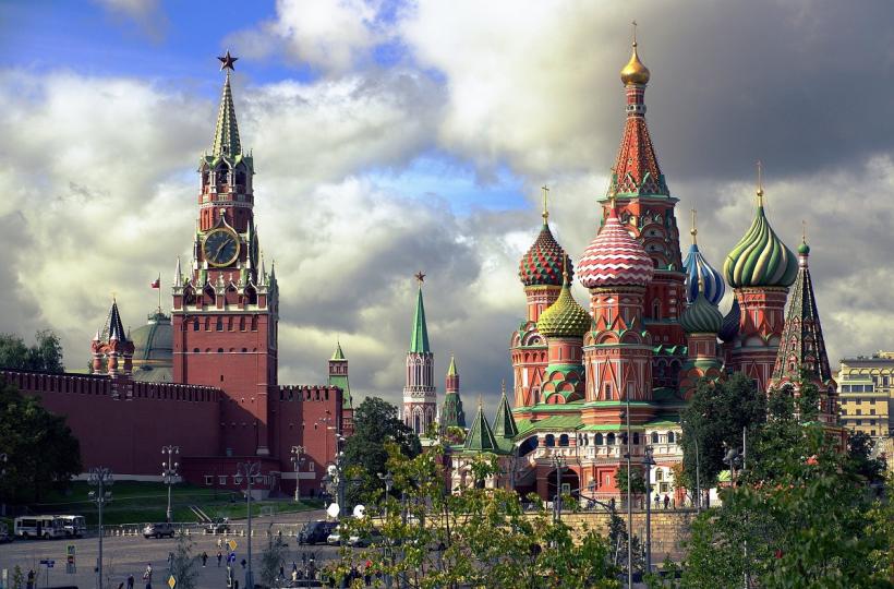Excursii la Moscova, pentru imunizare: unele adevărate, altele fake