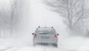 Circulație blocată pe șosele din Brașov din cauza ninsorii