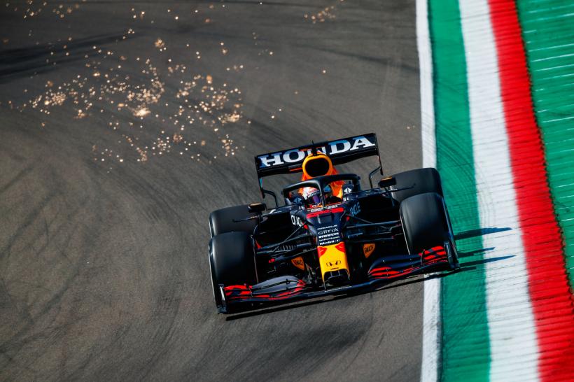 Max Verstappen a câștigat cursa de Formula 1 de la Imola. Hamilton conduce clasamentul general