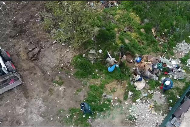 VIDEO. Sute de tone de deșeuri scoase de pe malul lacului Fundeni. Utilajele nu au ajuns la apă