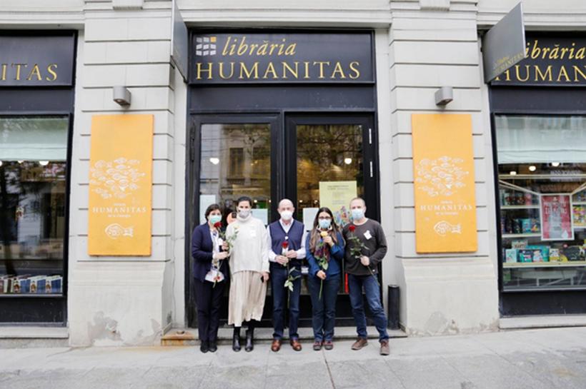 Anul acesta, membrii echipei Institutului Cervantes din București vor fi librari de Ziua Internațională a Cărții