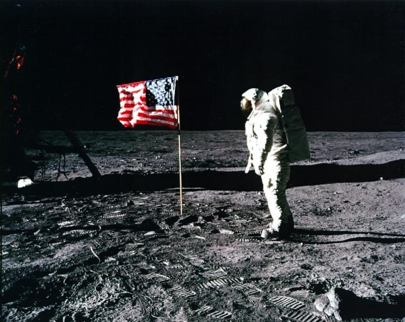 Michael Collins, unul dintre astronauții misiunii Apollo 11, a murit