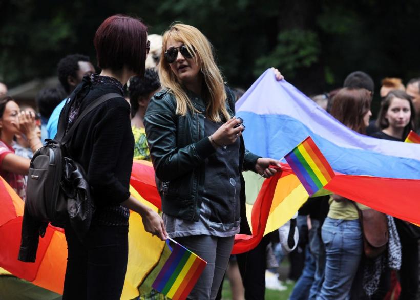 Homofobia, mai mare decât xenofobia, la români