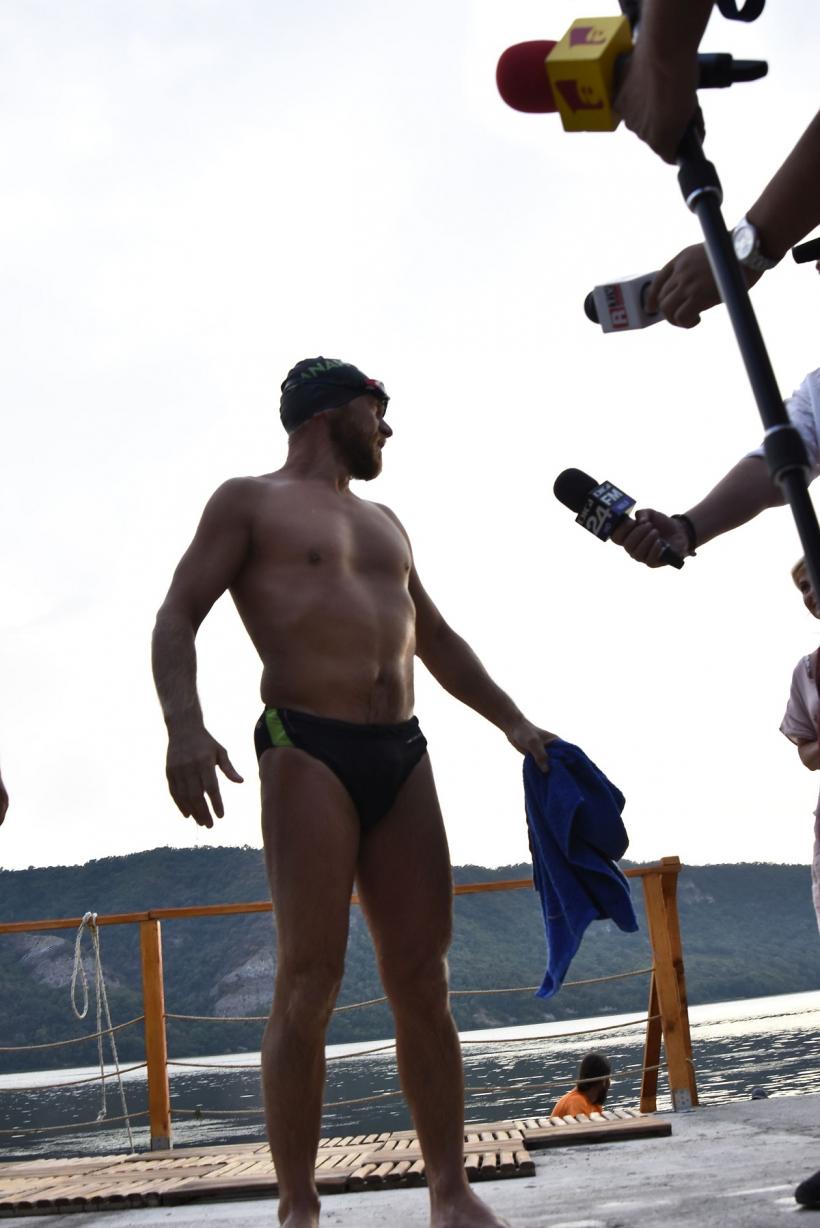 Bibliotecarul Avram Iancu se pregăteşte de un nou record la înot