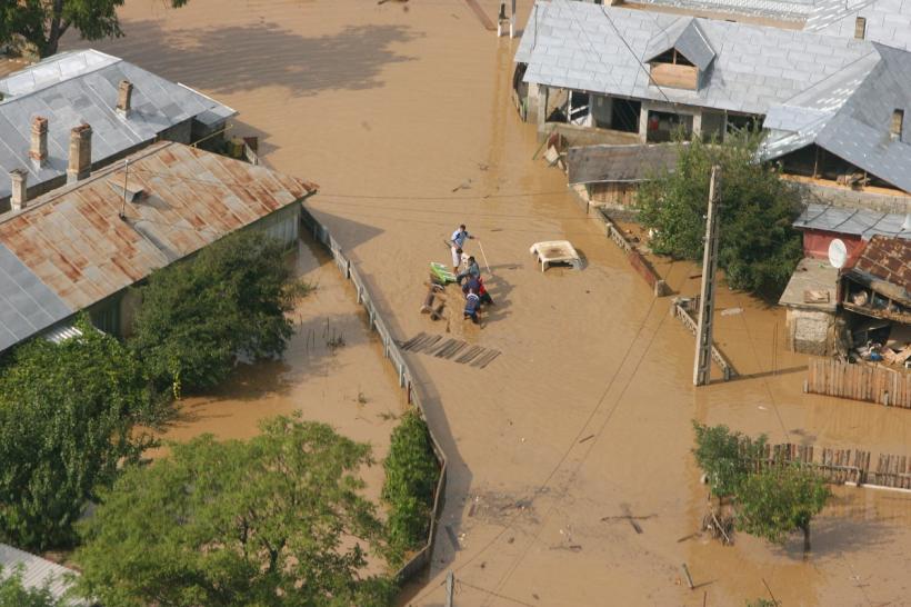 Botoşani: Mai multe case inundate în urma ploilor torenţiale