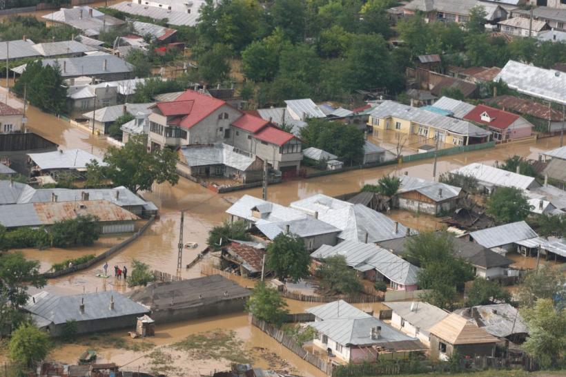 Cod portocaliu de inundații în 18 județe din țară