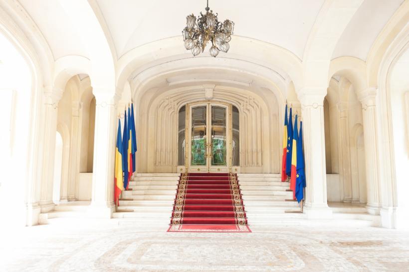 Palatul Cotroceni, iluminat sâmbătă seara în culorile drapelului României
