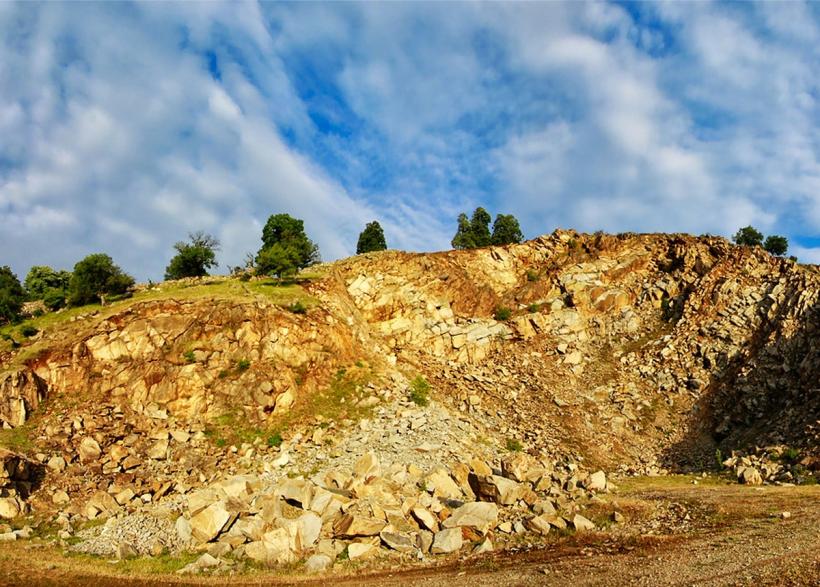 APM Tulcea vrea minerit cu explozibil în situl Natura 2000-Munții Măcin