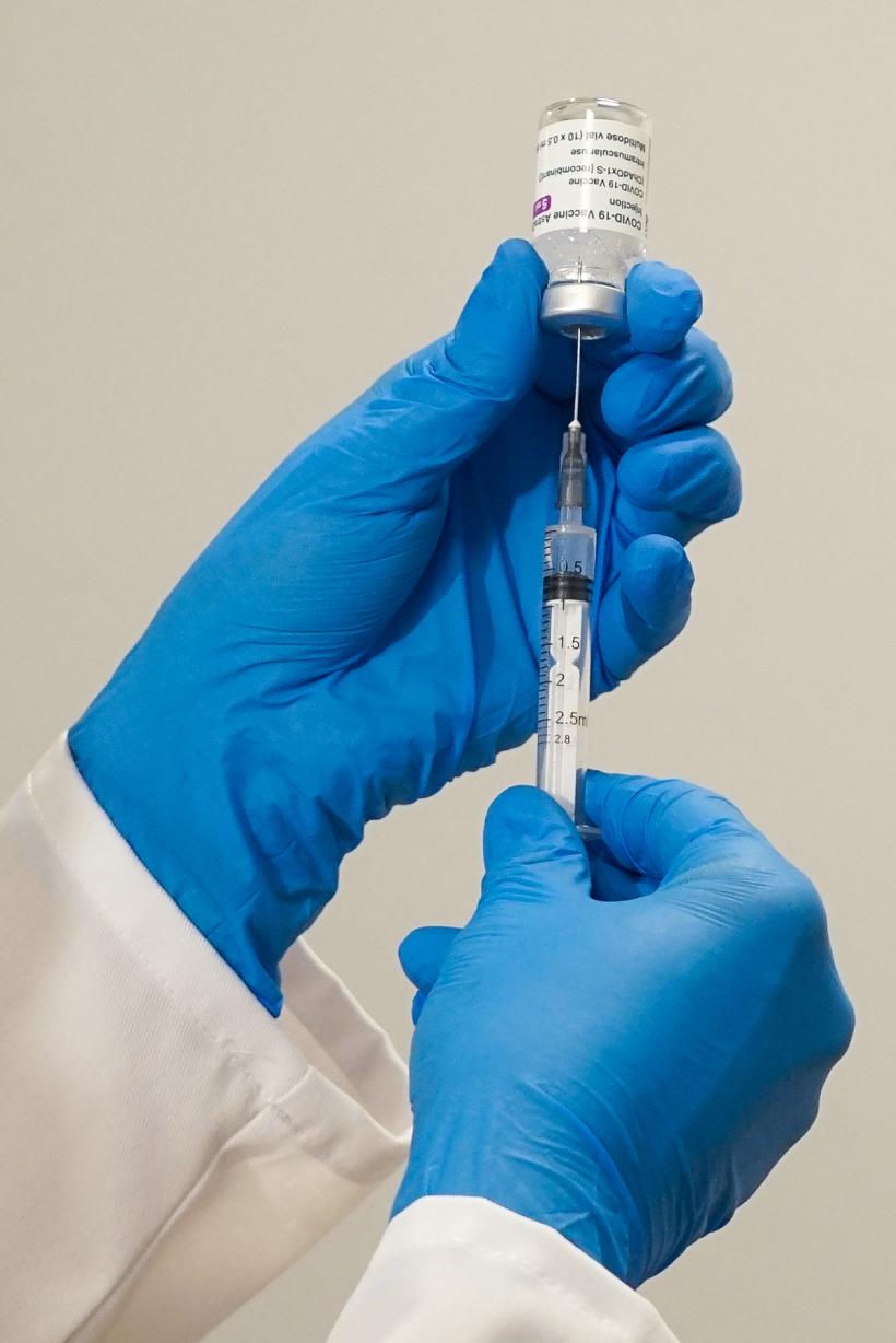 CNCAV: Vaccinarea cu schemă completă este eficientă și în rândul grupelor de risc