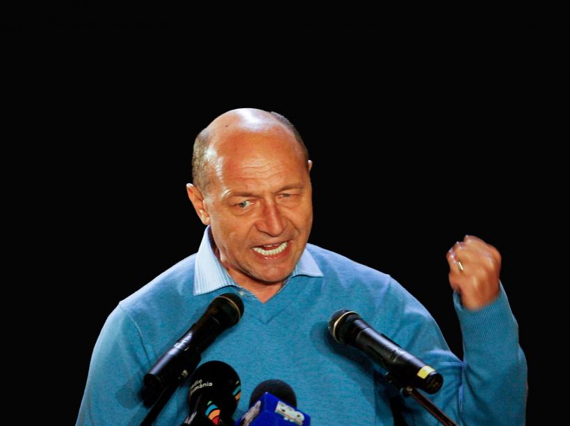 Nouă notă la Securitate dată de Băsescu: Și-a turnat un coleg că a avut relații intime cu o fată