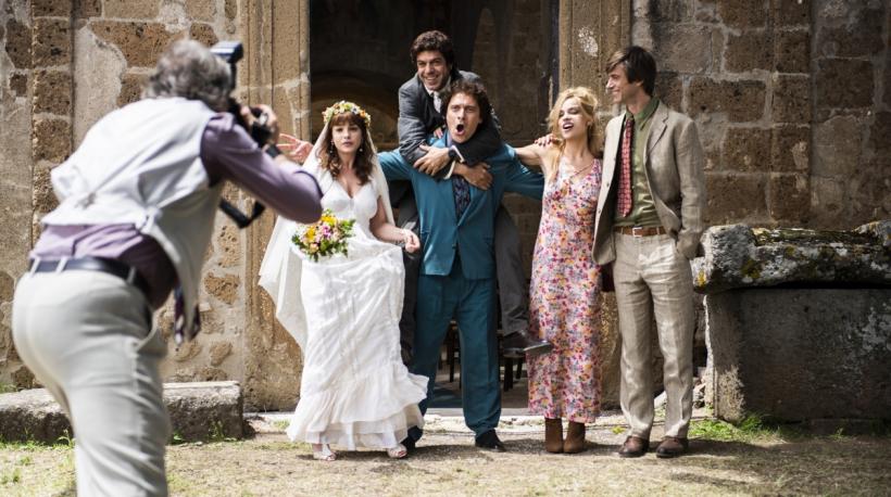 „Anii noștri de glorie”/ „Gli anni più belli”, un film amuzant și sincer despre prietenie și iubire, vine din 6 august în cinematografe